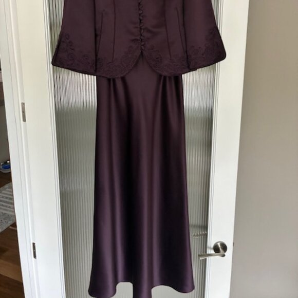 Plum evening suit - Picture 2 of 8
